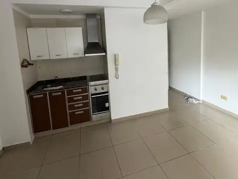 Antonio Sáenz 100, Piso EP