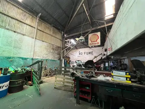 Venta Galpón con frente a 2 calles en Centro