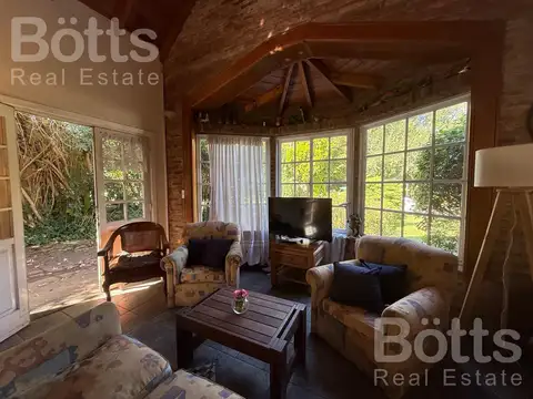 Casa en Venta con 2 cocheras