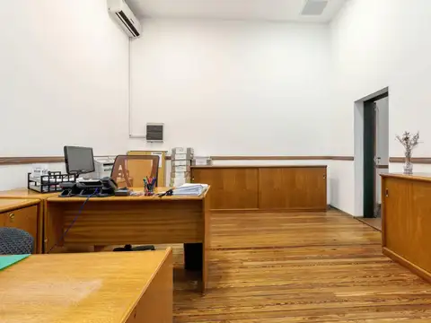 Oficina 11 ambientes con 2 baños