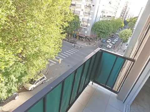 1 1/2 amb.Frente-Luminoso Balcón corrido saliente buena vista esquina y a Av. Colon "ACTUALIZADO"