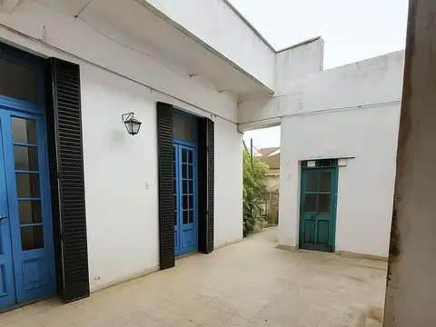 Venta Paternal Casa 3 ambientes a Reciclar Cochera