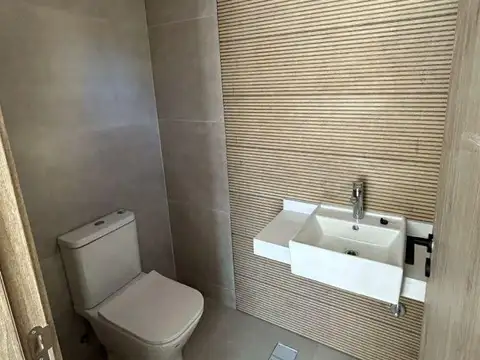 Casa en Venta con 3 cocheras