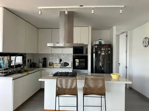 Casa 5 ambientes con 3 baños