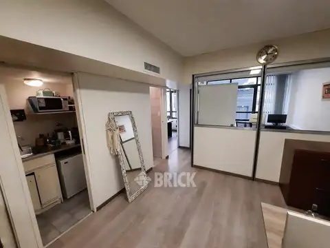 Oficina 4 ambientes con 2 baños