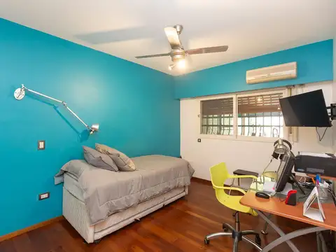 VENTA CASA 5 AMB C/PARQUE/PILETA/COCHERA-PERMUTA