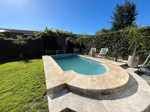 Casa en Venta con 2 cocheras