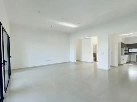 Casa 8 ambientes con 3 baños