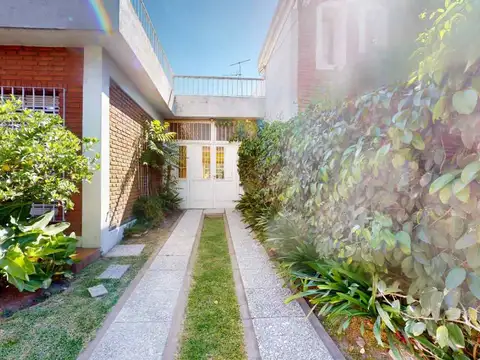 CASA 3 AMBIENTES CON COCHERA Y PARQUE EZPELETA