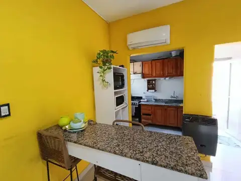 CASA EN VENTA 2 DORMITORIOS + LOCAL - B° ALBERDI
