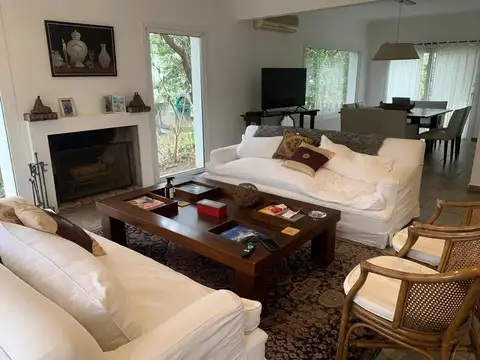 CASA VENTA PILAR MAYLING 3 DORMITORIOS JARDIN PILETA