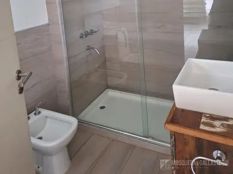 Casa 6 ambientes con 4 baños