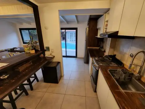 Casa en Alquiler con 2 cocheras