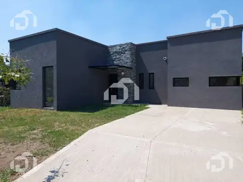 Casa  en Venta en Santa Guadalupe, Pilar del Este, Pilar