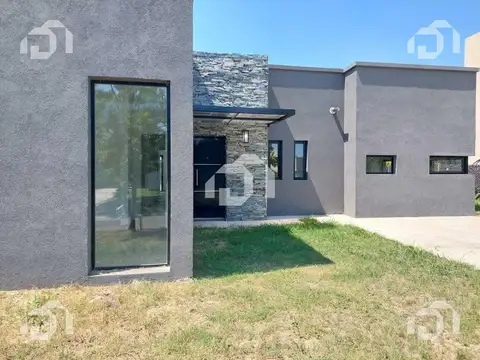 Casa  en Venta en Santa Guadalupe, Pilar del Este, Pilar