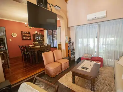 Casa 7 ambientes con 3 baños