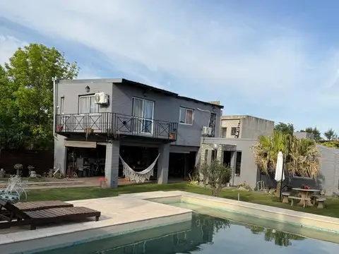 Casa 7 ambientes con 3 baños