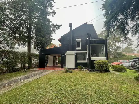 Casa en venta - 2 Dormitorios 2 Baños - 300Mts2 - Berazategui