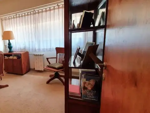 VENTA, de Depatamento en pleno centro comercial de La Plata.