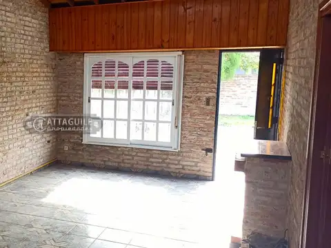 Casa 7 ambientes con 2 baños