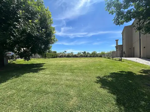 Terreno en Venta 27  mts Fondo