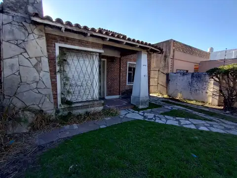   OPORTUNIDAD   CHALET SOBRE LOTE DE 8.66 X 25.30