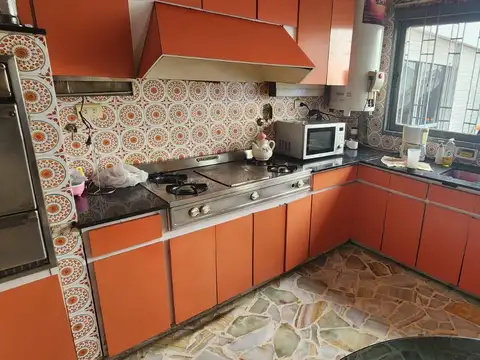 Casa 5 ambientes con 2 baños