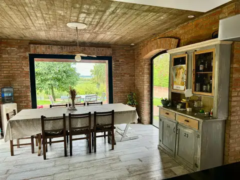 Casa en Venta con 2 cocheras