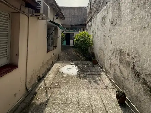 Venta Local con casa Lote 8,66x35 sobre avenida laprida zona c5