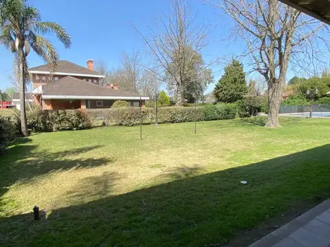 Casa en Venta con 4 cocheras