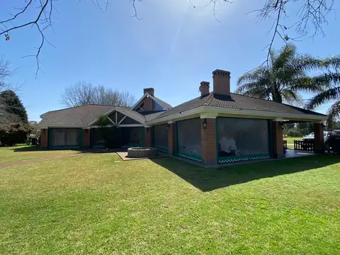 Casa 6 ambientes con 4 baños