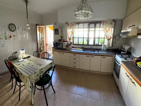 Depto Tipo Casa 4 ambientes con 2 baños