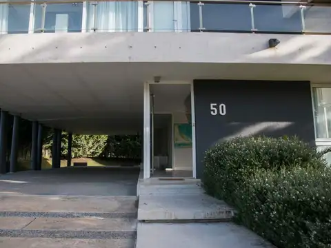 Casa en Venta en Carilo, USD 1.800.000