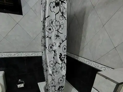 Casa en Alquiler con 1 cochera