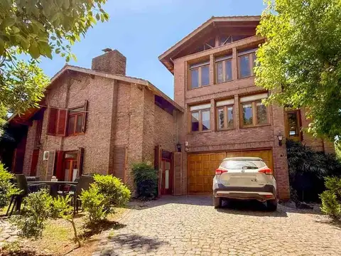 Casa 6 ambientes con 5 baños