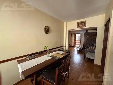 Bartolome Mitre 25 depto. 4 entre Av. Argentina V. Loza 1º piso