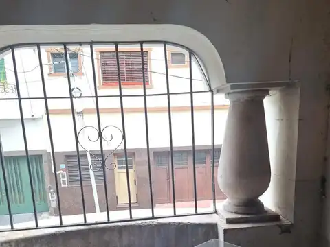 Avenida Hipólito Yrigoyen 900