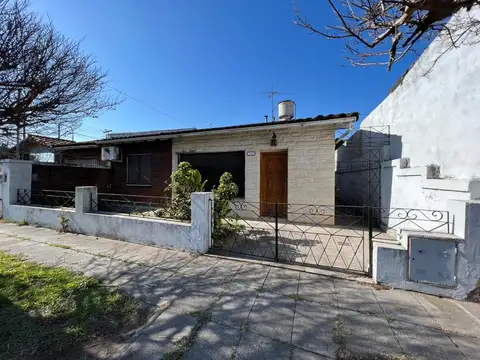 Chalet venta dos dormitorios Ituzaingo Norte