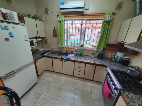 Casa en Venta con 3 cocheras