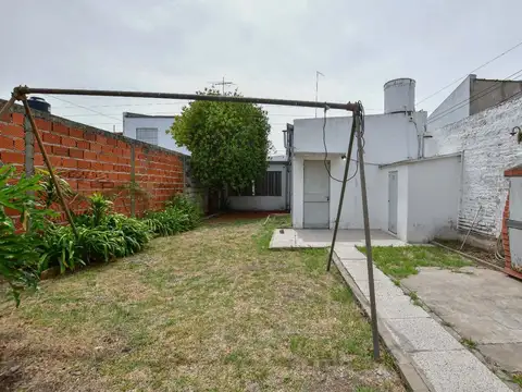 CASA EN VENTA EN LOS HORNOS 3 DORMITORIOS COCHERA