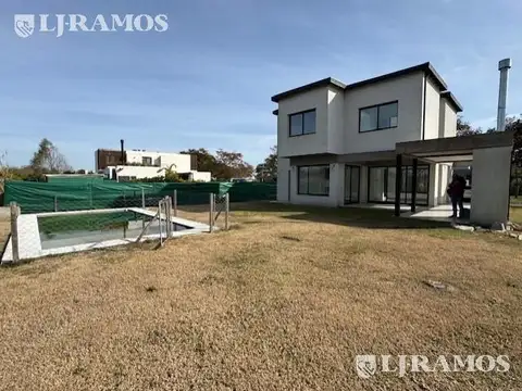 AV DE LOS LAGOS  al 9600