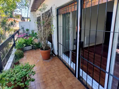 Depto Tipo Casa en Alquiler de 4 ambientes