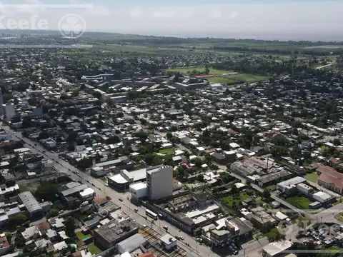 Local en Venta  400 m2  sobre AV .MITRE