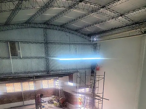 EXCELENTE GALPON SOBRE A MITRE , A METROS  DE PELLIZA 300 m2 cub sobre lote 320 m2