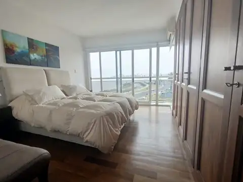 Apartamento en venta de 3 dormitorios c/ cochera en Puerto Buceo