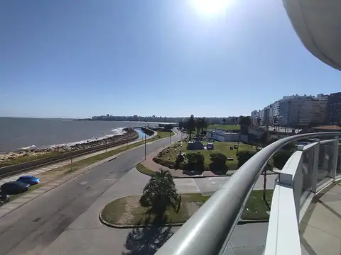 Apartamento en venta de 3 dormitorios c/ cochera en Puerto Buceo