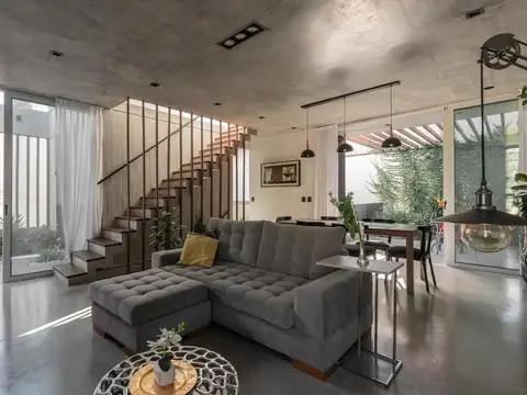 Catamarca 3320-Casa diseño 2 dormitorios patio terraza pileta parrilla cochera rosario