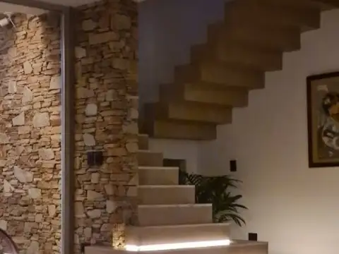 Casa en Venta con 10 cocheras