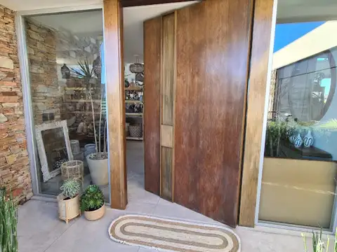 Casa 6 ambientes con 3 baños