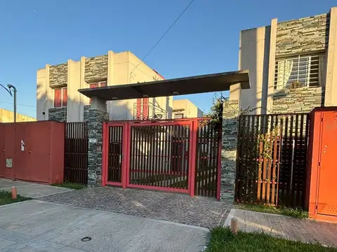 PH 4 amb dúplex impecable a 3 cuadras R8!